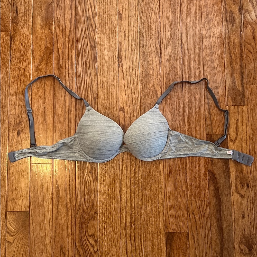 PINK Victoria’s Secret Gray Wear Everywhere Push Up Bra Size 34A